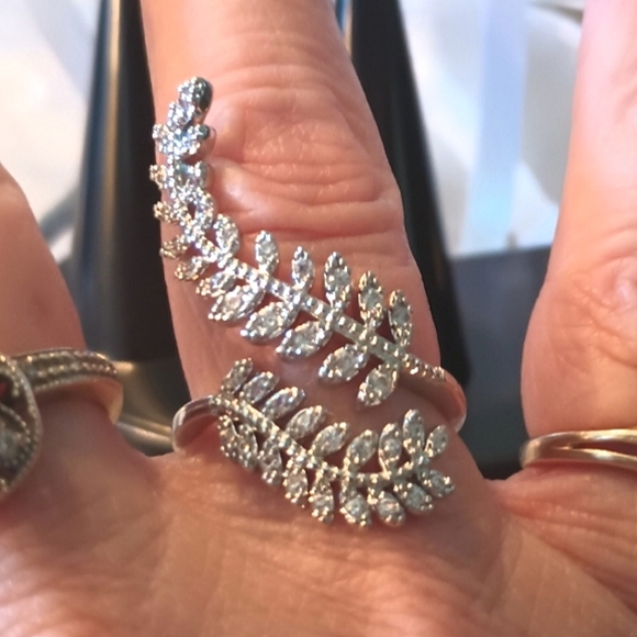 925 Sterling Silver Long Leaf Ring - Picture 7 of 16